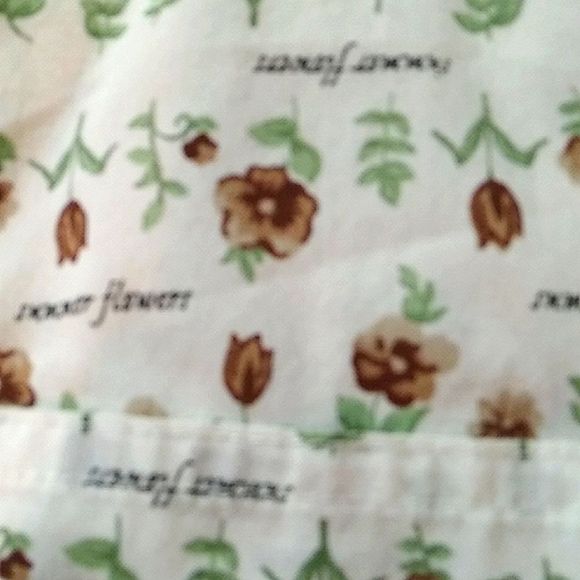 Basic additions medium cotton polyester short sleeve button up blouse. - Picture 2 of 6